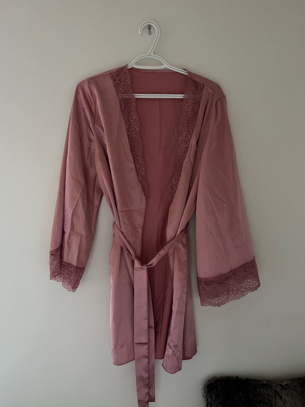 Women's Rose Dust Lace-Trim Satin Robe